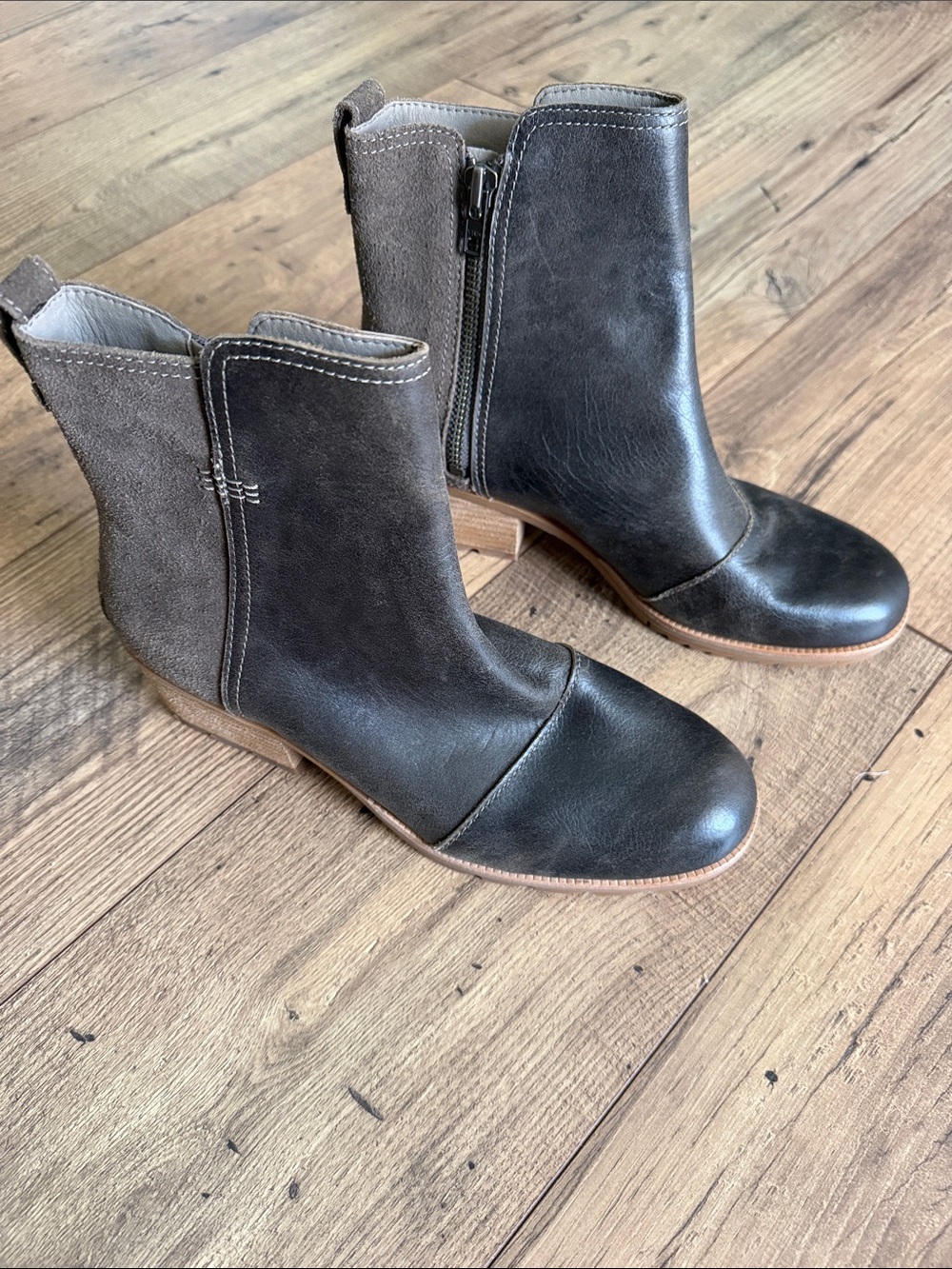 Sorel Cate Waterproof Leather & Suede Block Heel Ankle Boots Size 9